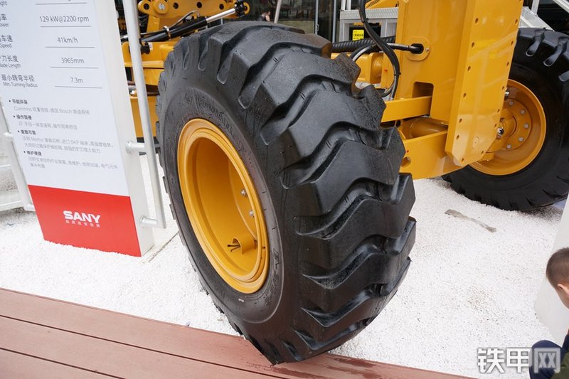 三一重工SAG180-5平地机局部