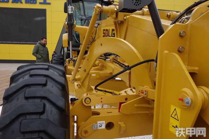 山东临工G9190平地机局部