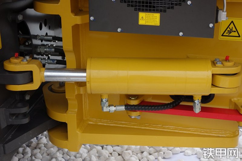 山东临工G9190平地机局部