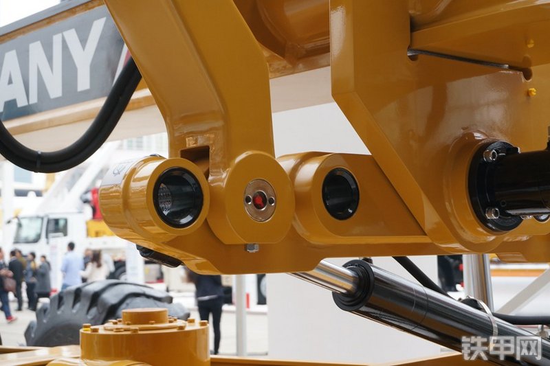 三一重工SAG180-5平地机局部