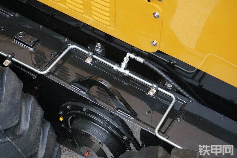 三一重工SAG180-5平地机局部