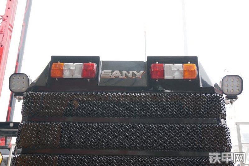 三一重工SAG180-5平地机局部