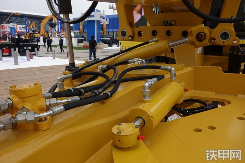 山东临工G9190平地机局部