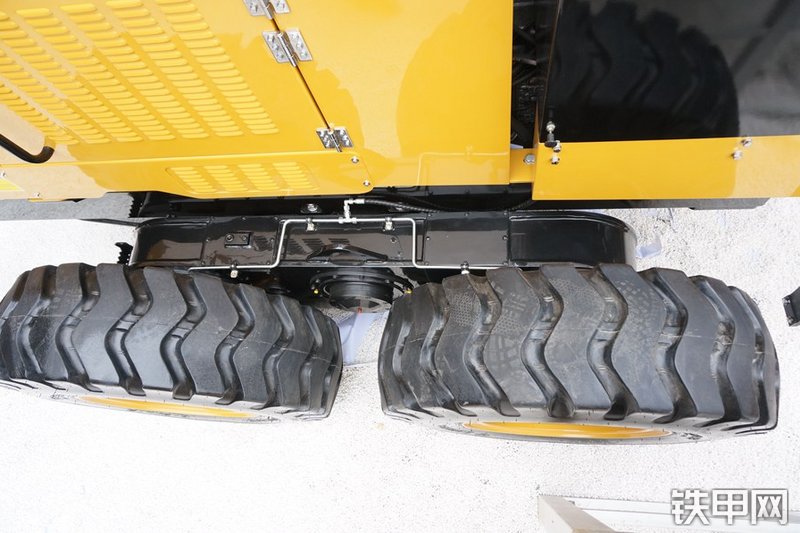 三一重工SAG180-5平地机局部