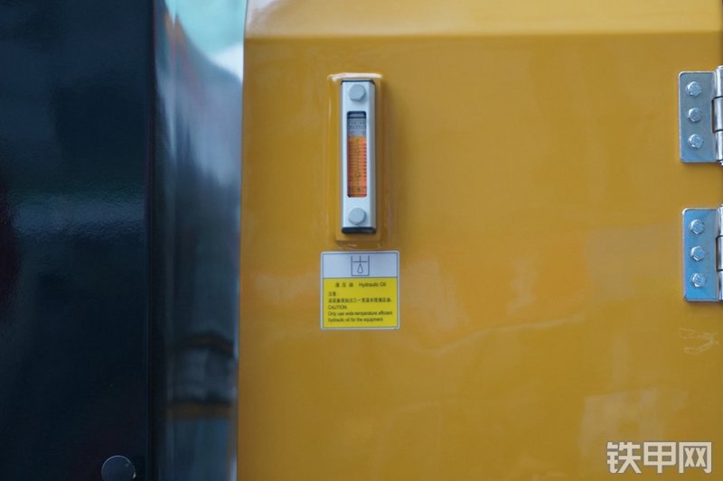 三一重工SAG180-5平地机局部