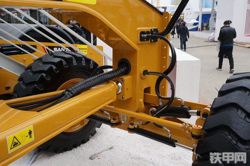 三一重工SAG180-5平地机局部