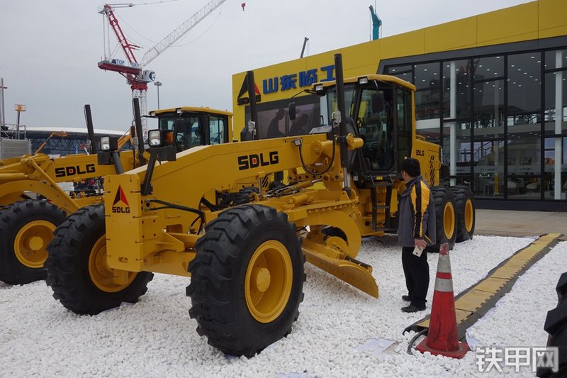 山东临工G9165平地机整机外观