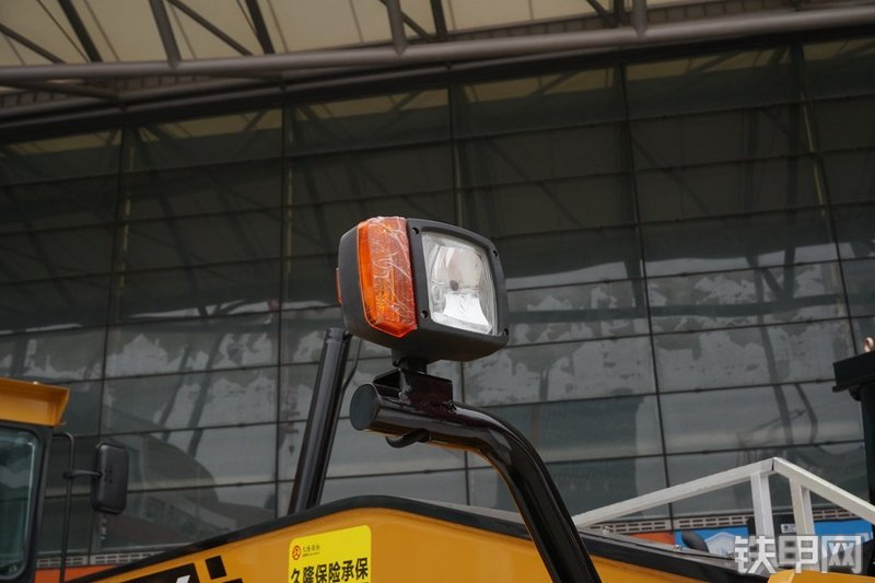 三一重工SAG180-5平地机局部