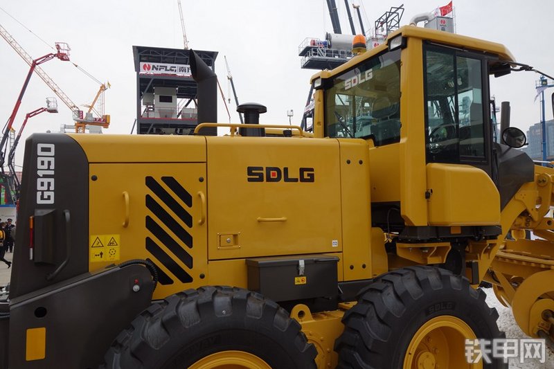 山东临工G9190平地机局部