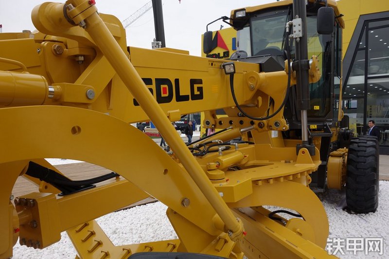 山东临工G9190平地机局部