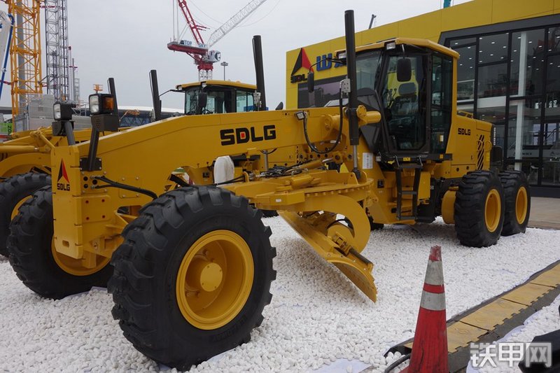 山东临工G9165平地机整机外观