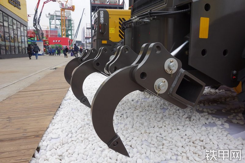 山东临工G9190平地机局部