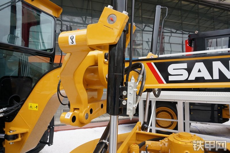 三一重工SAG180-5平地机局部