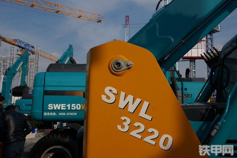 山河智能SWL3220滑移装载机局部