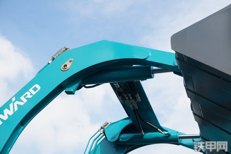 山河智能SWL3220滑移装载机局部