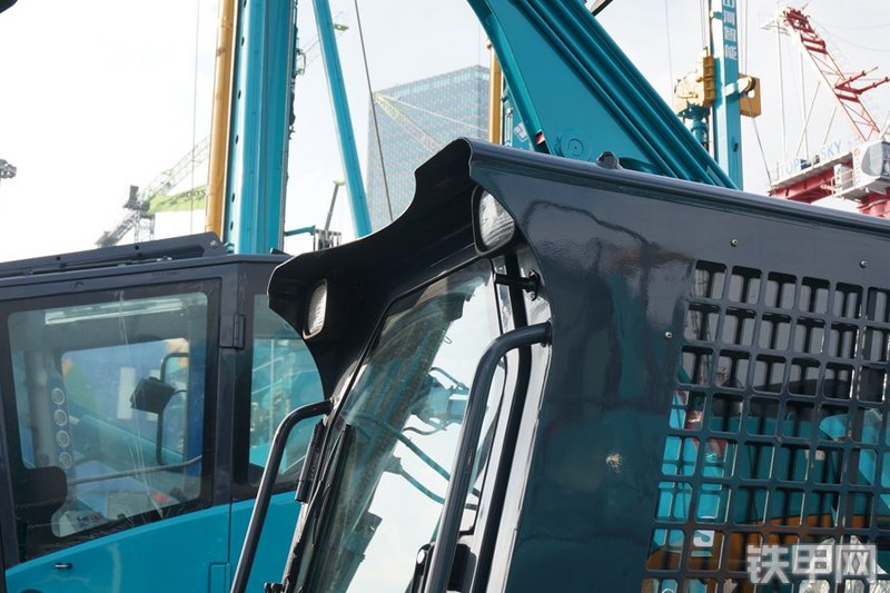 山河智能SWL3220滑移装载机局部