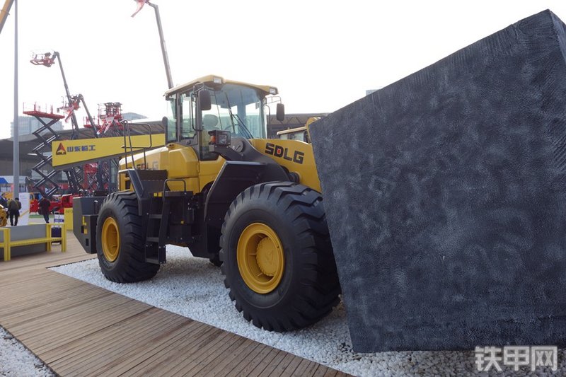 山东临工LFT30叉装车整机外观