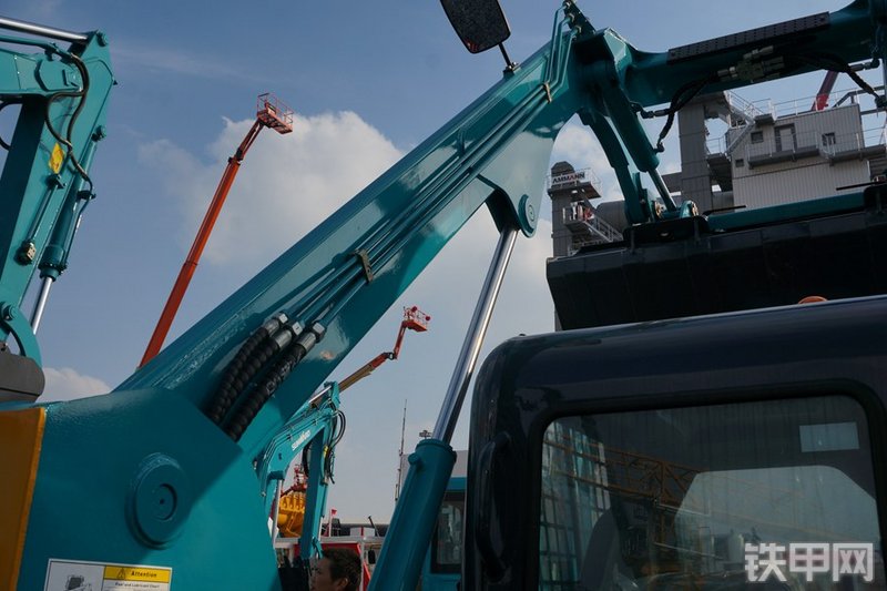 山河智能SWL3220滑移装载机局部