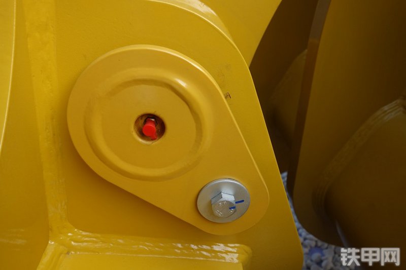 山东临工LFT30叉装车局部