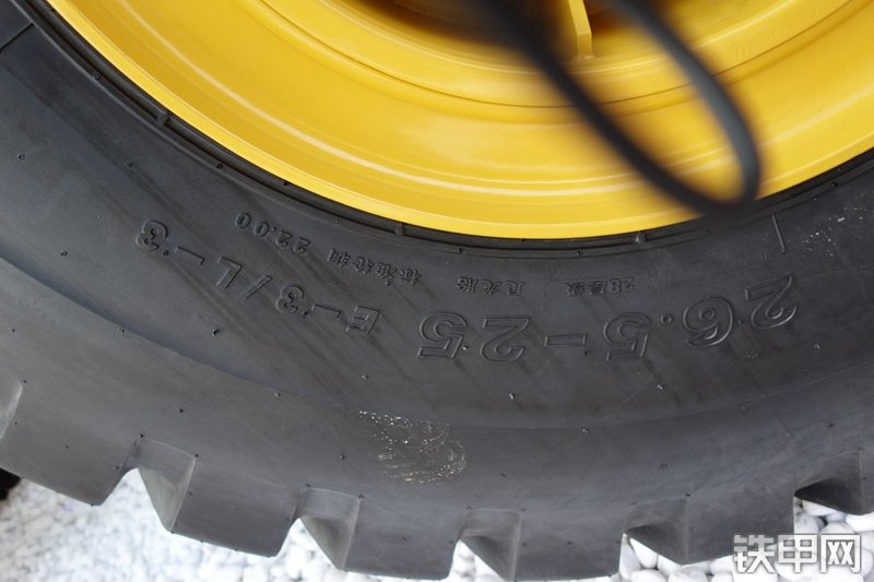 山东临工LFT30叉装车局部