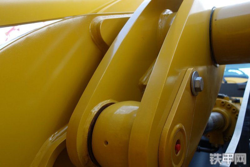 山东临工LFT30叉装车局部