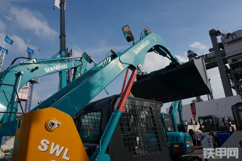山河智能SWL3220滑移装载机局部