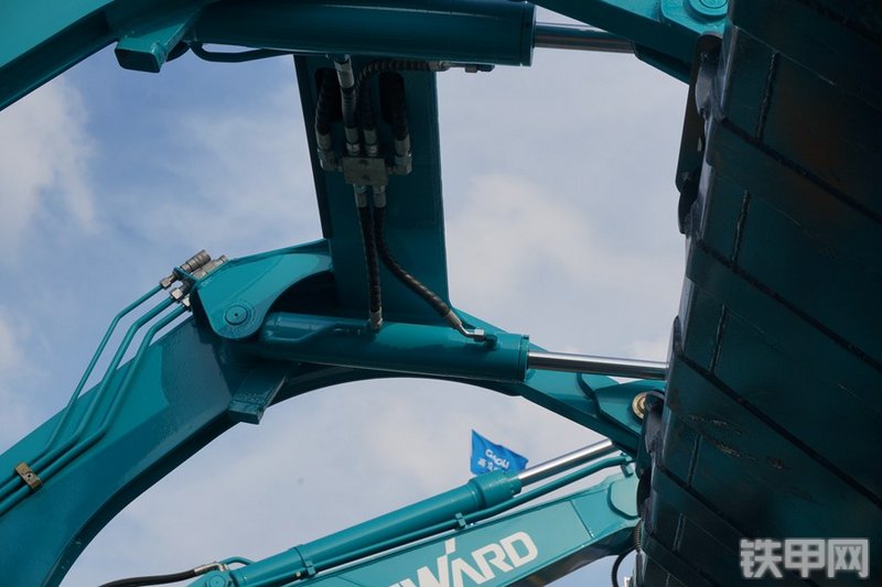 山河智能SWL3220滑移装载机局部