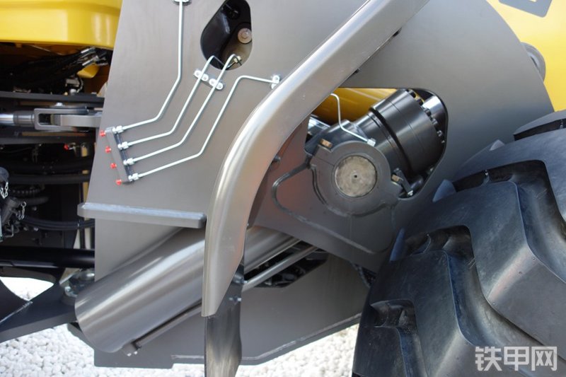 山东临工LFT30叉装车局部