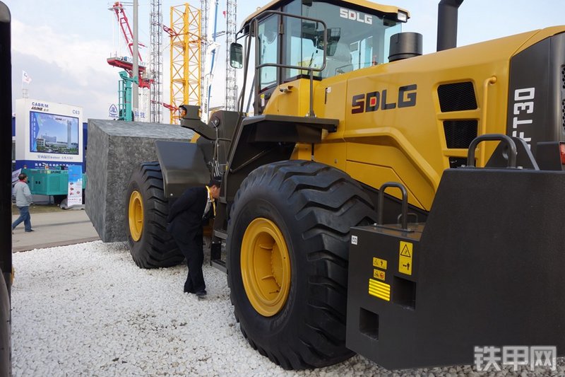 山东临工LFT30叉装车整机外观