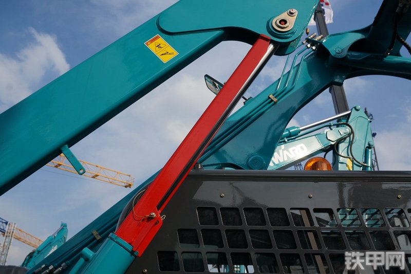 山河智能SWL3220滑移装载机局部