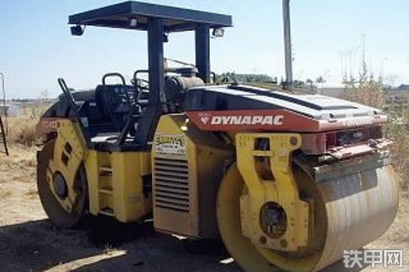 戴纳派克cc422c双钢轮压路机