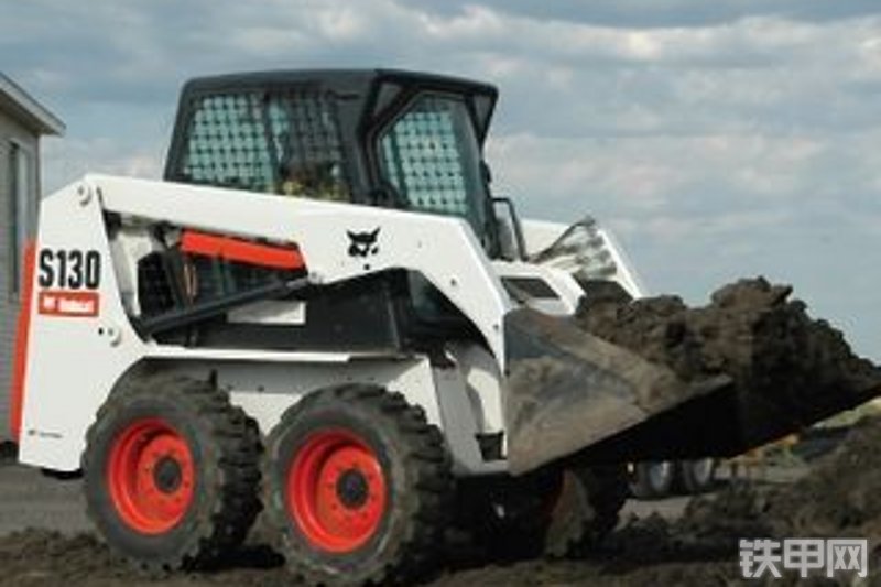 山猫s130轮式滑移装载机