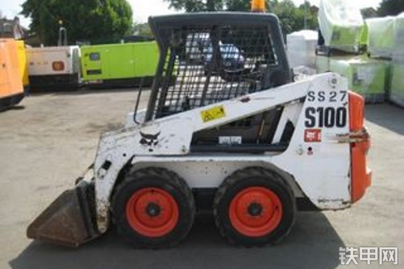 山猫s100轮式滑移装载机