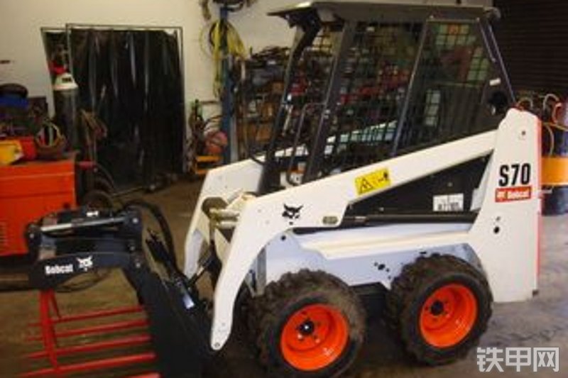 山猫s70轮式滑移装载机