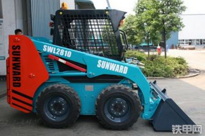 山河智能swl2810轮式滑移装载机