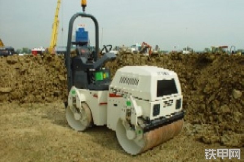 特雷克斯tv1300-1单钢轮压路机