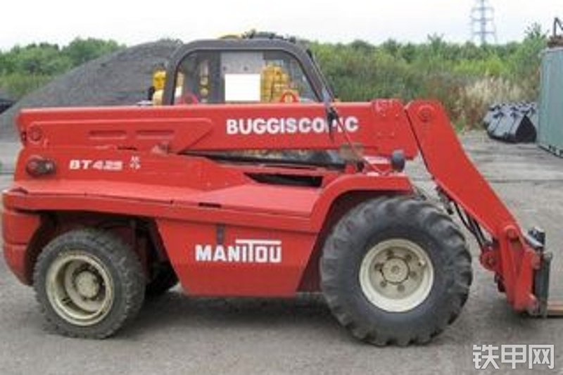 曼尼通bt425伸缩臂叉车