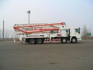 鸿达建工ZZ5437S4667C泵车