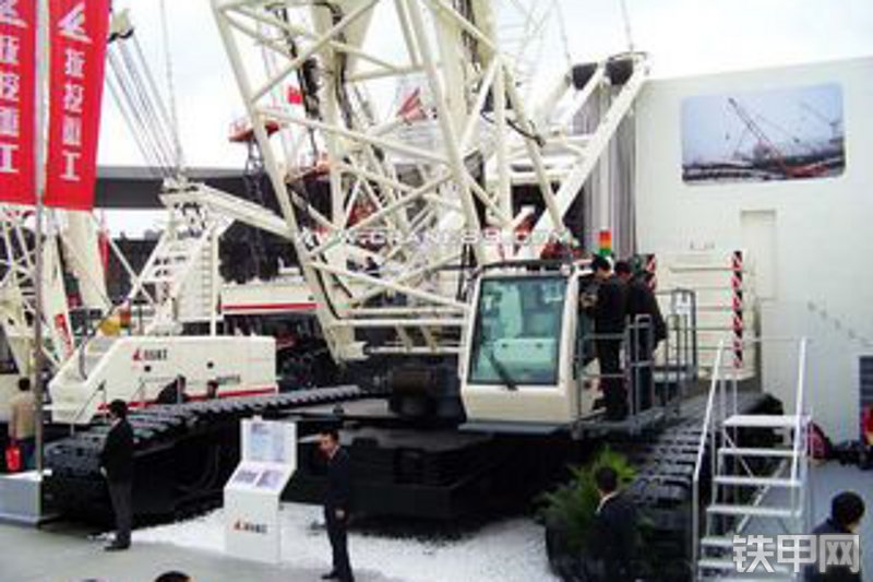 抚挖重工quy320履带式起重机