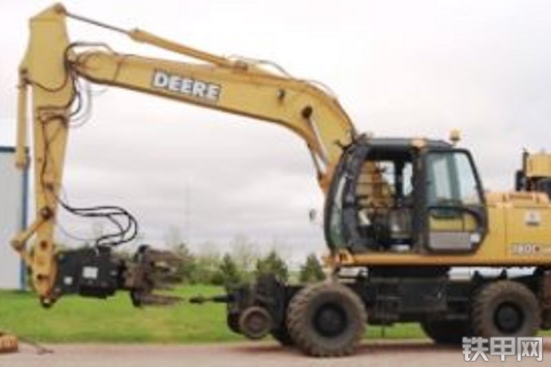 约翰迪尔180cw轮式挖掘机