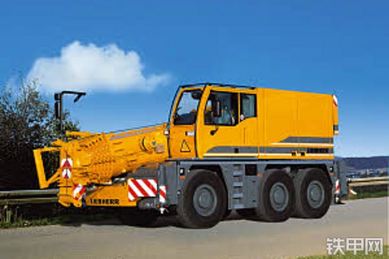 利勃海尔ltc1055-3.1全路面汽车起重机