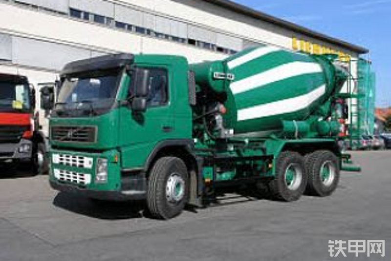 利勃海尔htm704搅拌运输车