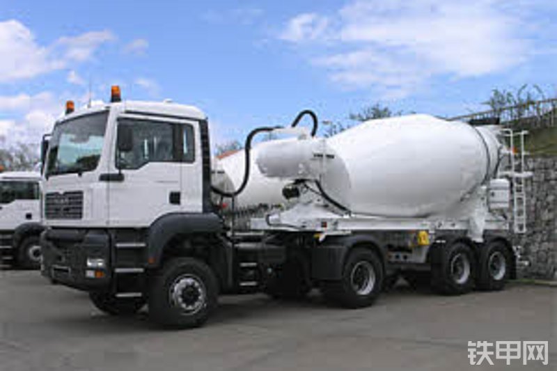 利勃海尔htm904za搅拌运输车