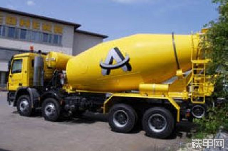 利勃海尔htm1004搅拌运输车