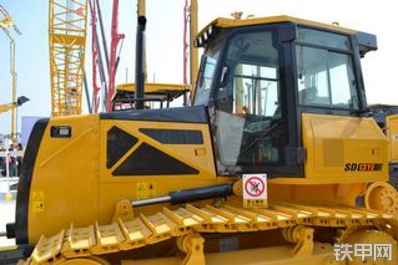 山推sd13ye履带式推土机