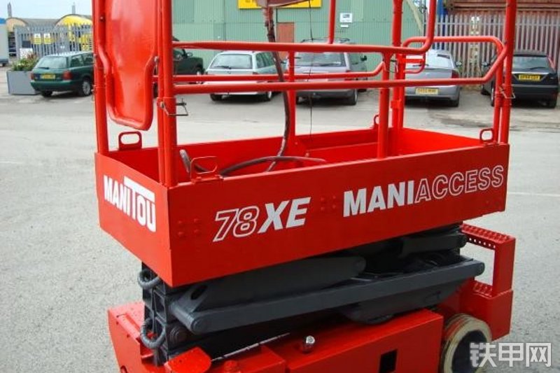 曼尼通78xe剪叉式高空作业平台