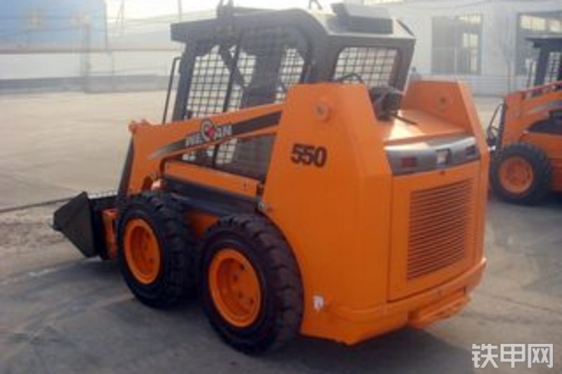 威肯gm550轮式滑移装载机