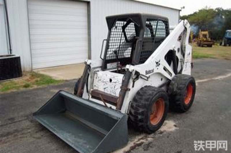 山猫873轮式滑移装载机