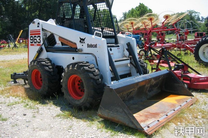 山猫963轮式滑移装载机