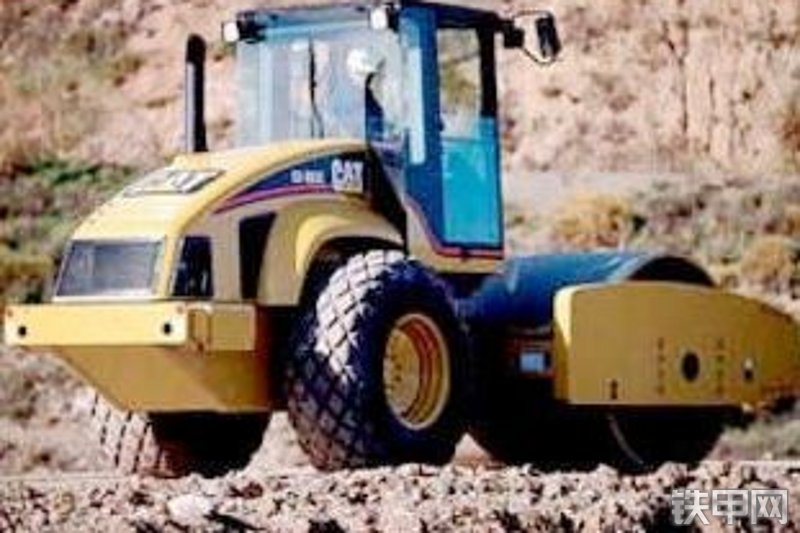 卡特彼勒cs683e单钢轮压路机